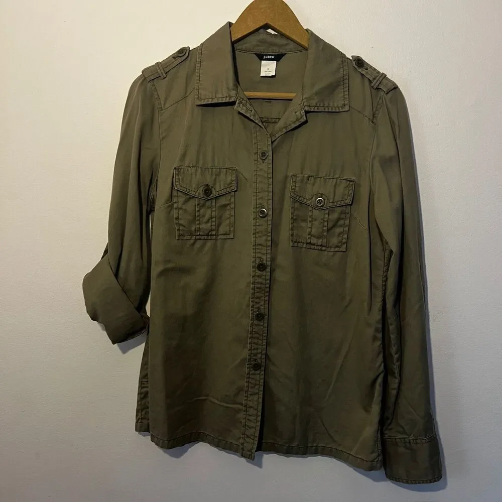 J Crew Vintage Khaki‎ Green Button Up with Epaulets Medium